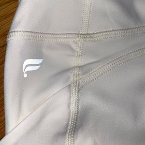 XL Fabletics off white capri leggings never worn
